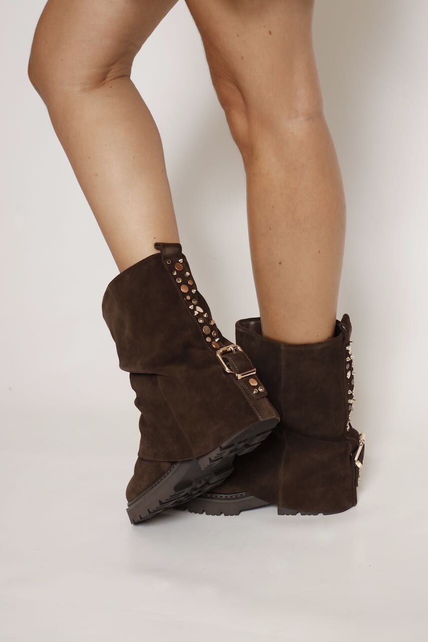 BOTIN  MARRON TACHUELAS Y HEBILLA  I260885