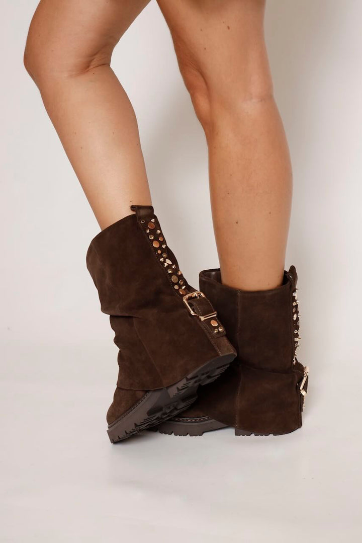 BOTIN  MARRON TACHUELAS Y HEBILLA  I260885