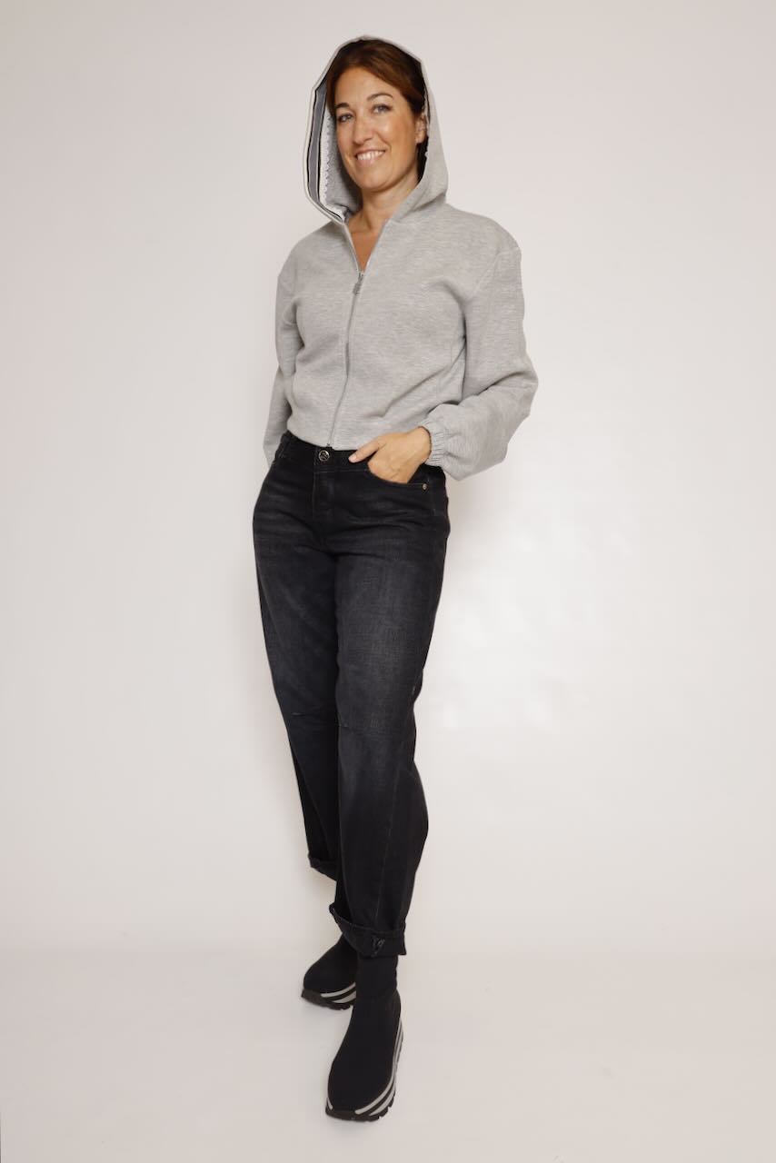SUDADERA GRIS CON CAPUCHA WT9006F44201