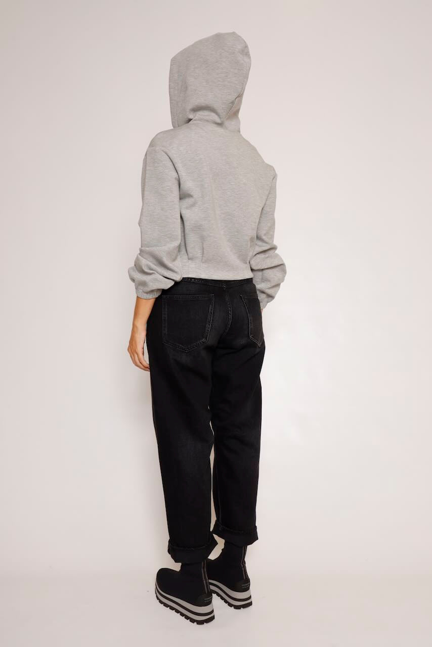 SUDADERA GRIS CON CAPUCHA WT9006F44201