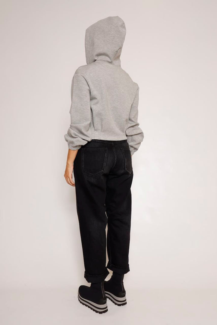 SUDADERA GRIS CON CAPUCHA WT9006F44201