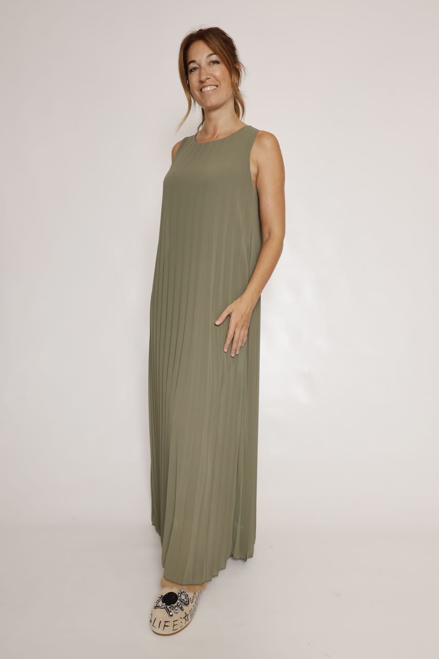 VESTIDO MAXI PLISADO SIN MANGAS VERDE MUSGO 62P83224