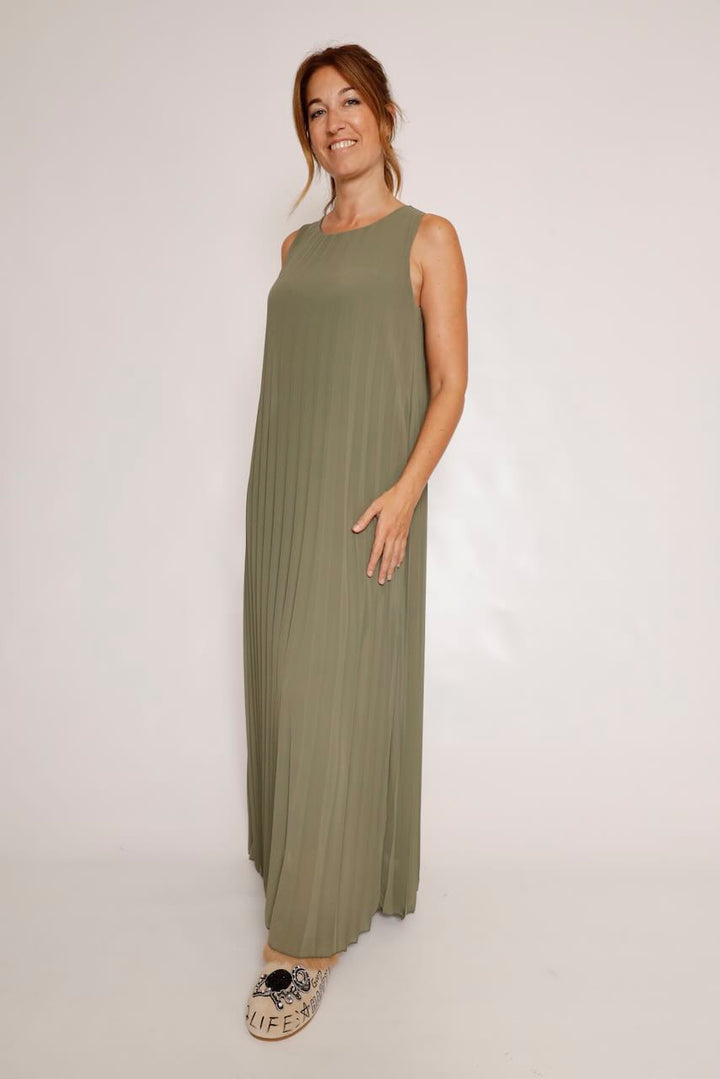 VESTIDO MAXI PLISADO SIN MANGAS VERDE MUSGO 62P83224