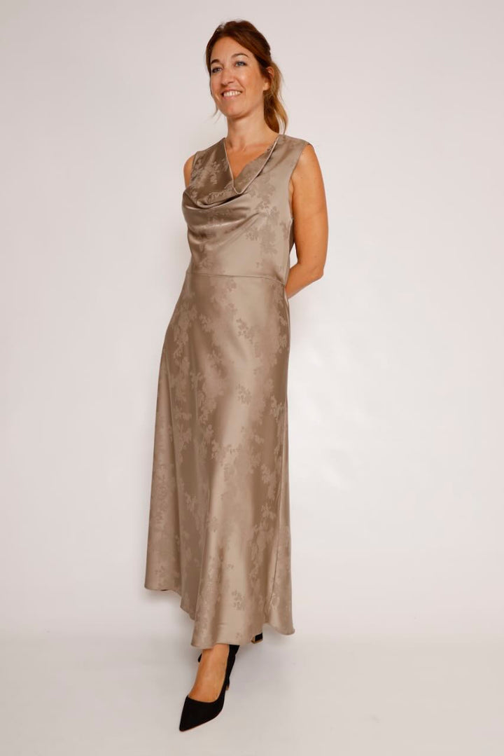 VESTIDO ADAMASCADO CHAMPAGNE 62P81007