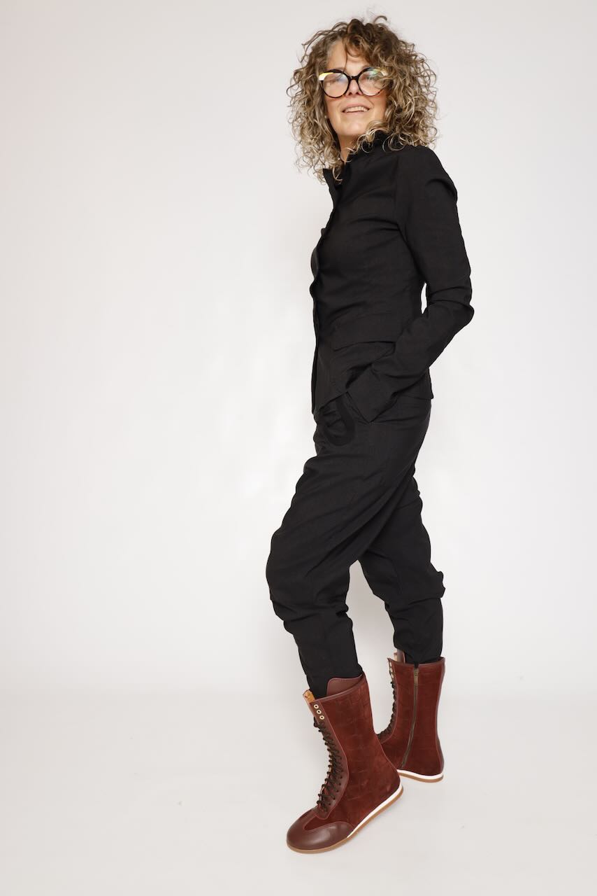 PANTALÓN NEGRO CON BOLSILLOS ESTRUCTURADOS 3440122
