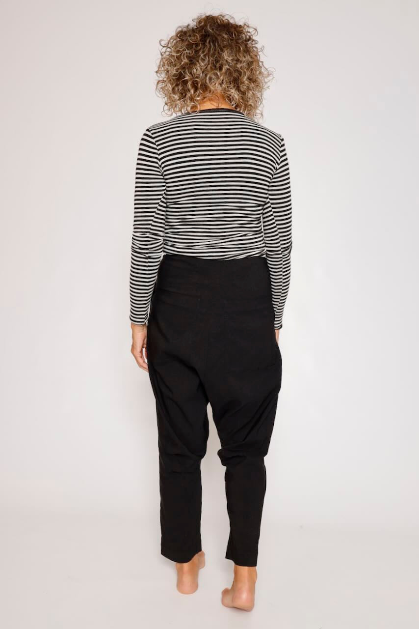PANTALÓN NEGRO CON BOLSILLOS ESTRUCTURADOS 3440122