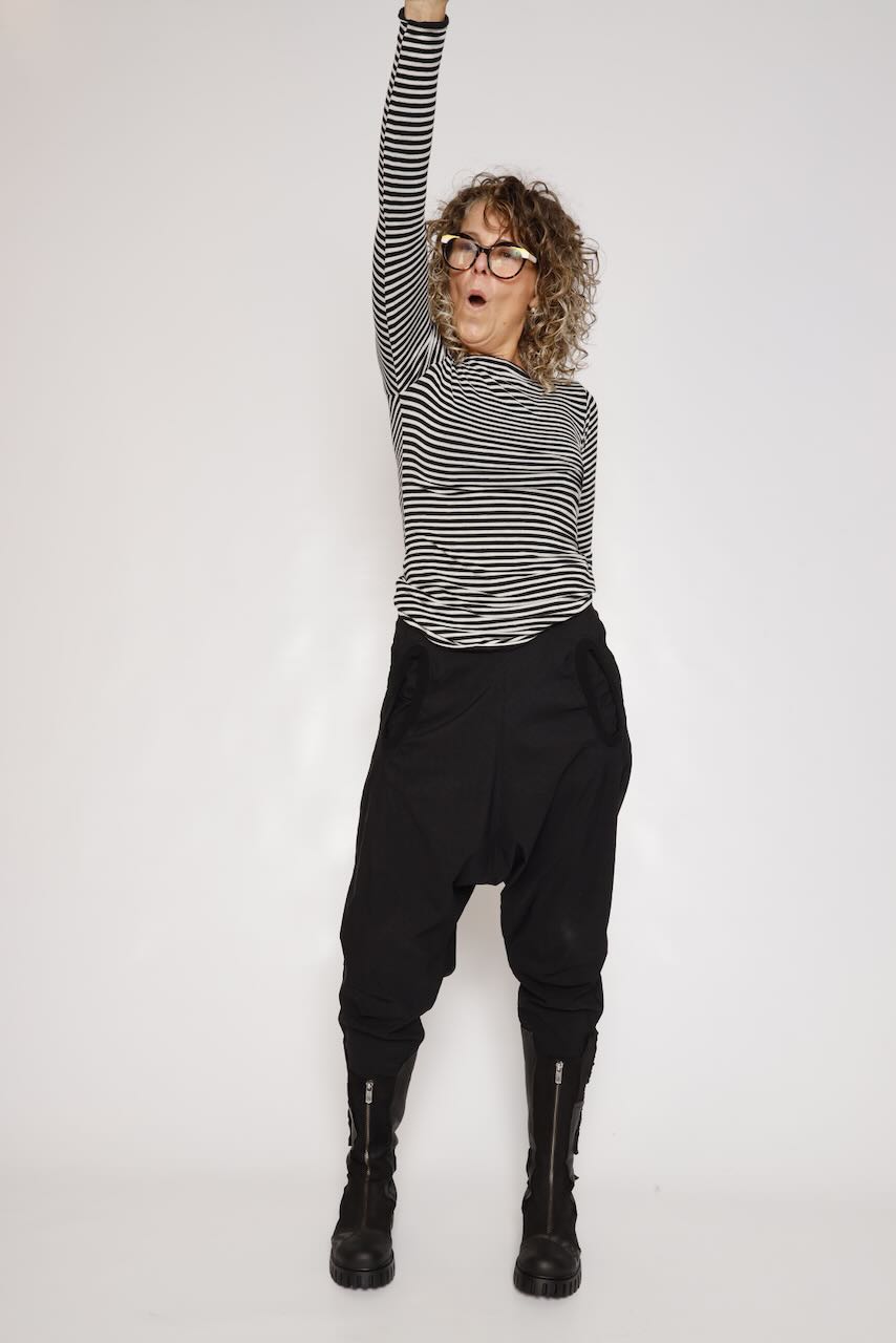 PANTALÓN NEGRO CON BOLSILLOS ESTRUCTURADOS 3440122