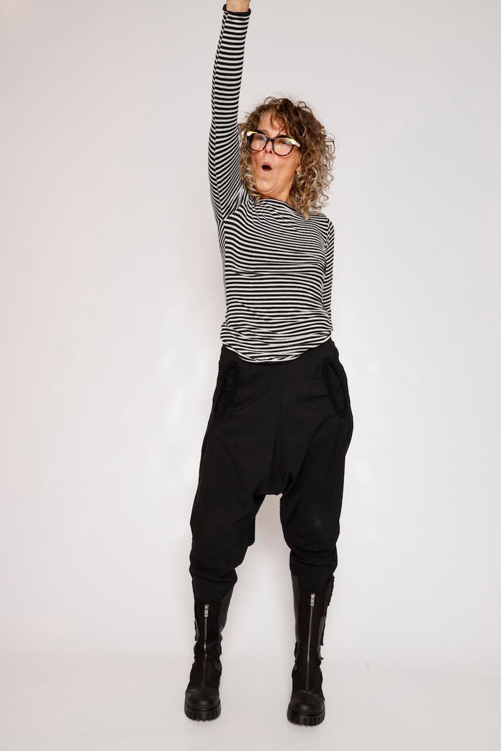 PANTALÓN NEGRO CON BOLSILLOS ESTRUCTURADOS 3440122