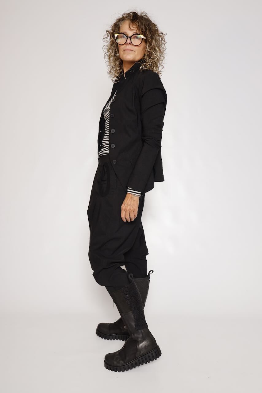 PANTALÓN NEGRO CON BOLSILLOS ESTRUCTURADOS 3440122