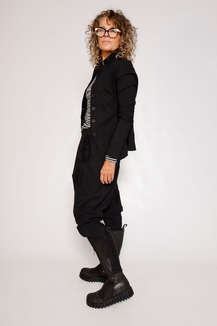 PANTALÓN NEGRO CON BOLSILLOS ESTRUCTURADOS 3440122