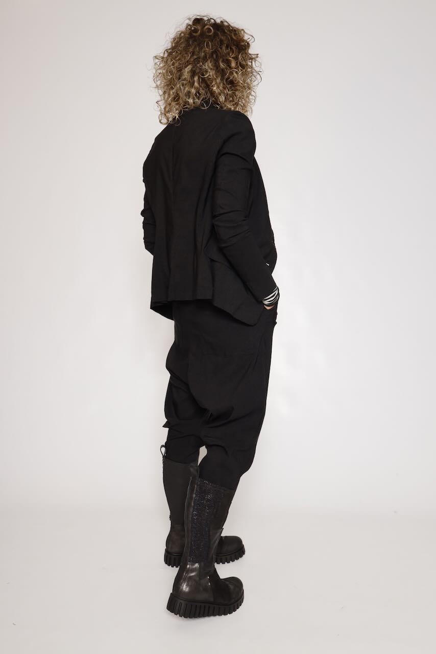 PANTALÓN NEGRO CON BOLSILLOS ESTRUCTURADOS 3440122