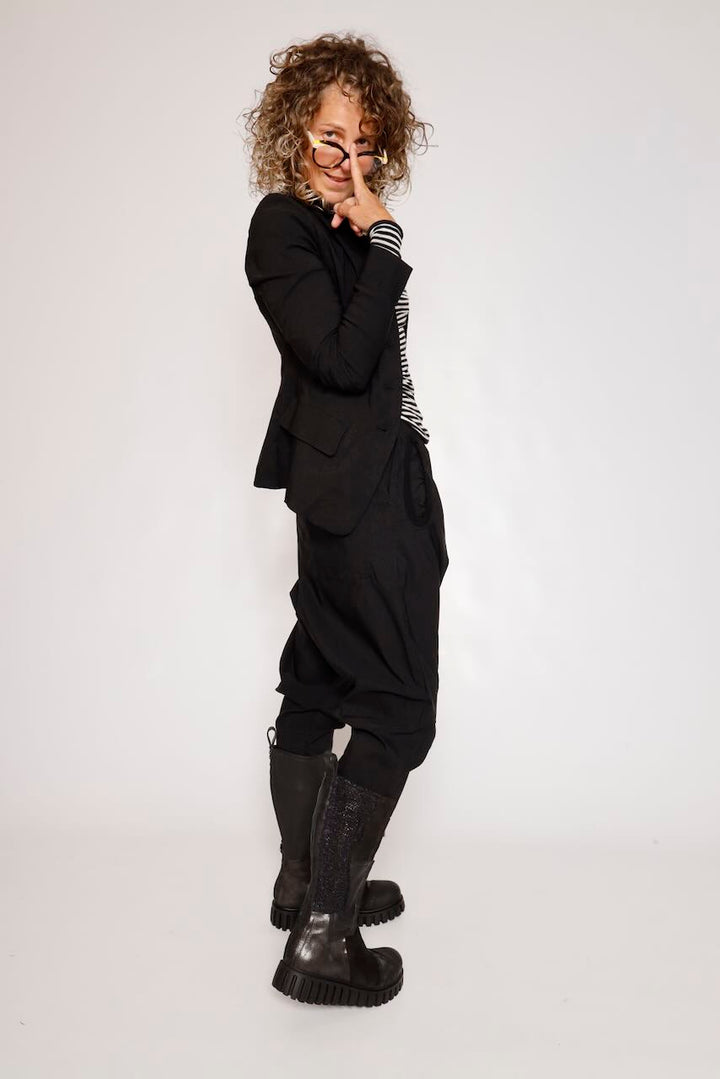 PANTALÓN NEGRO CON BOLSILLOS ESTRUCTURADOS 3440122