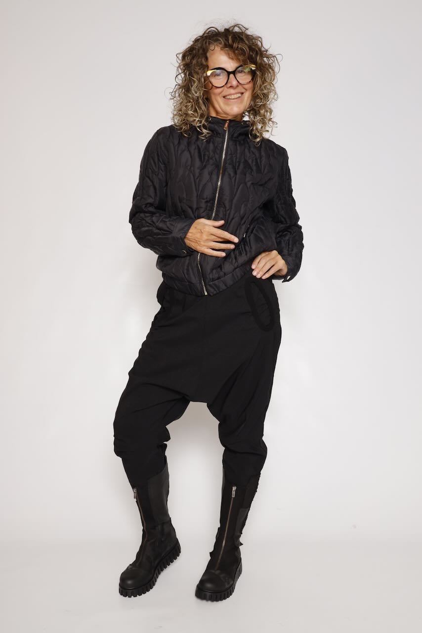 PANTALÓN NEGRO CON BOLSILLOS ESTRUCTURADOS 3440122