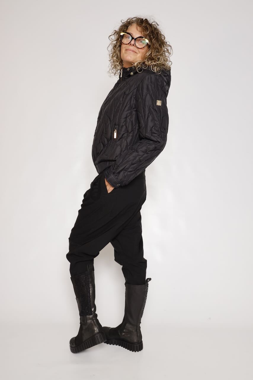CHAQUETA ACOLCHADA NEGRA WC3001O42301