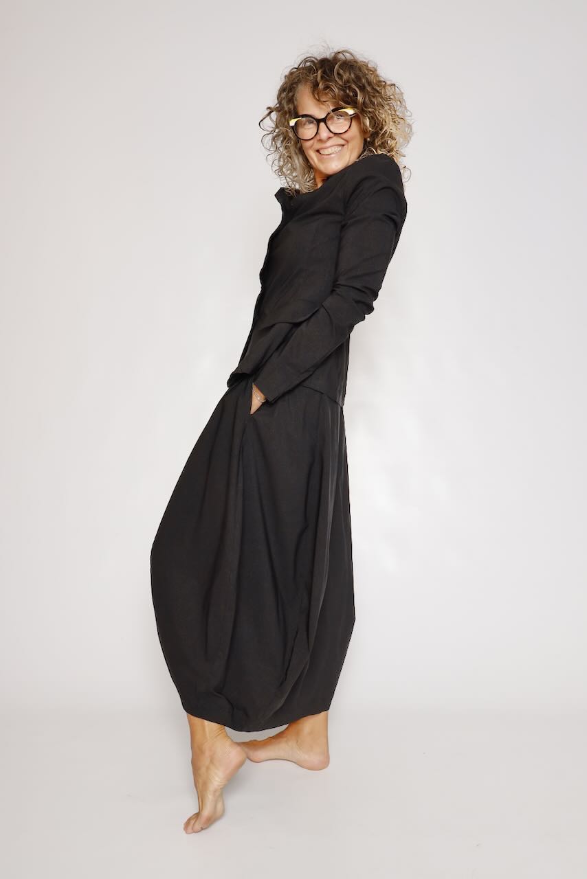 FALDA MIDI NEGRA CON BOLSILLO LATERAL 3440315