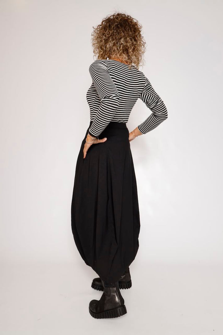 FALDA MIDI NEGRA CON BOLSILLO LATERAL 3440315