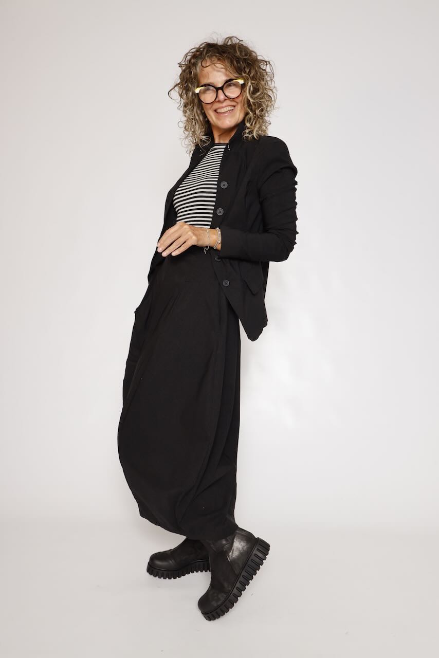 FALDA MIDI NEGRA CON BOLSILLO LATERAL 3440315
