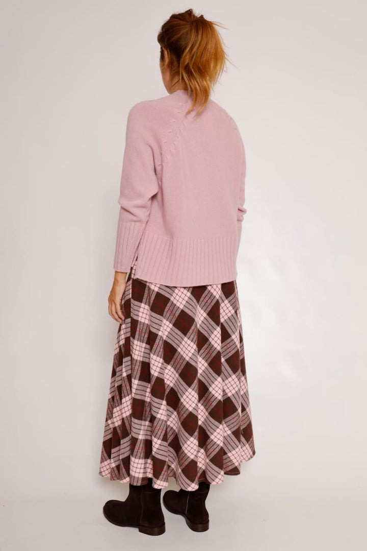JERSEY DE PUNTO CON CUELLO ALTO VUELTO ROSA BY11057