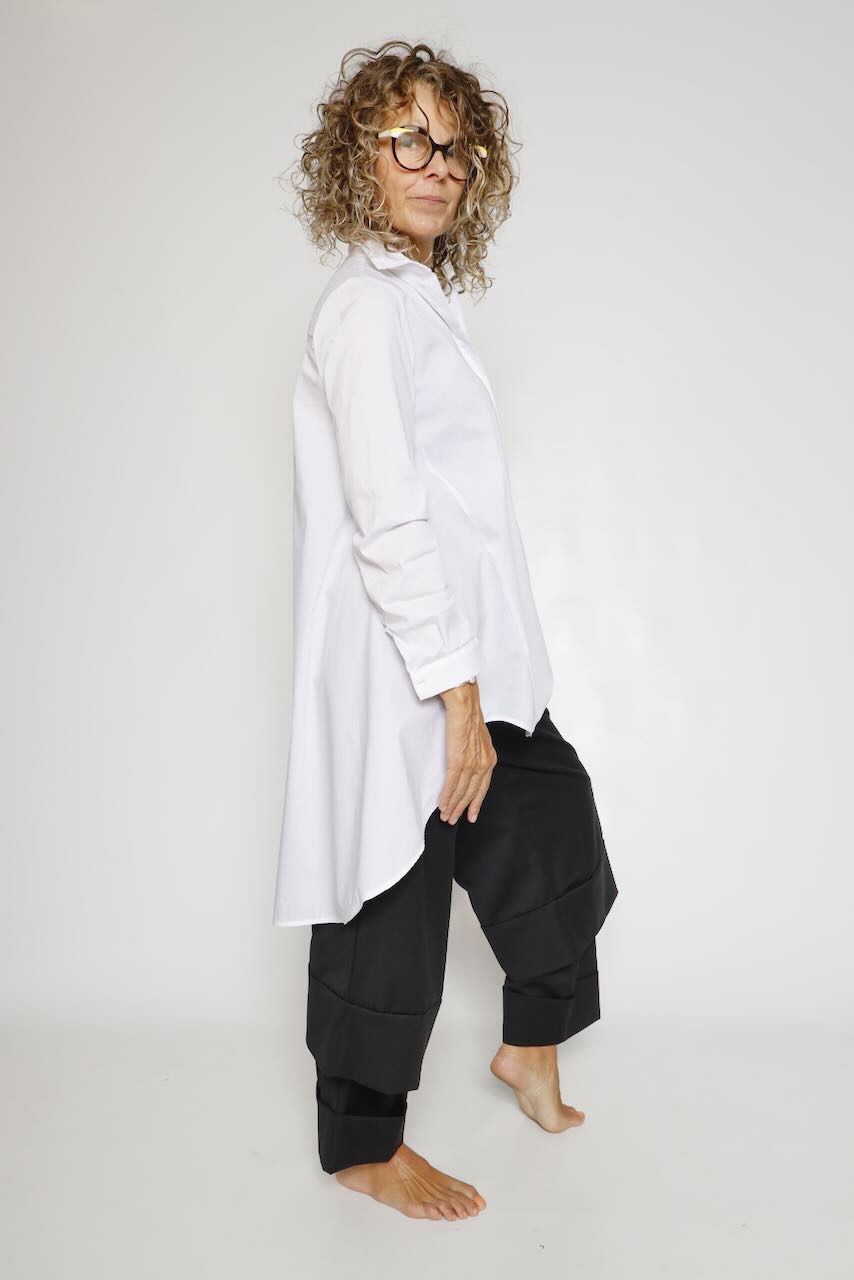 PANTALÓN NEGRO CON BAJO SUPERPUESTO A6BM6797
