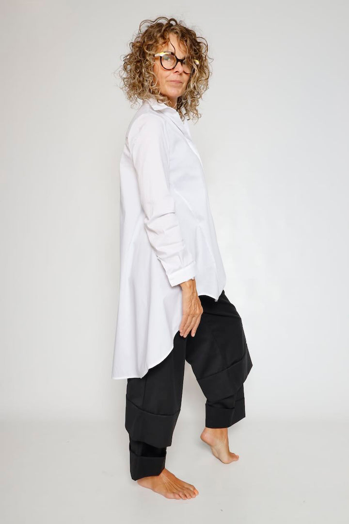 PANTALÓN NEGRO CON BAJO SUPERPUESTO A6BM6797