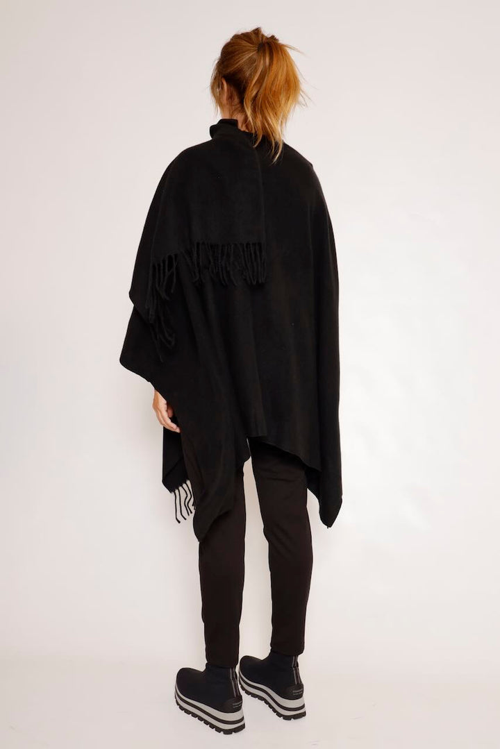 PONCHO CAPA NEGRO ETER