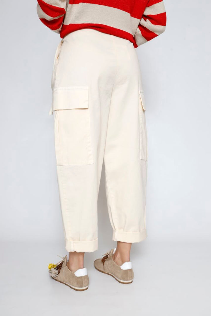 PANTALÓN CARGO A25RU204-LATTE