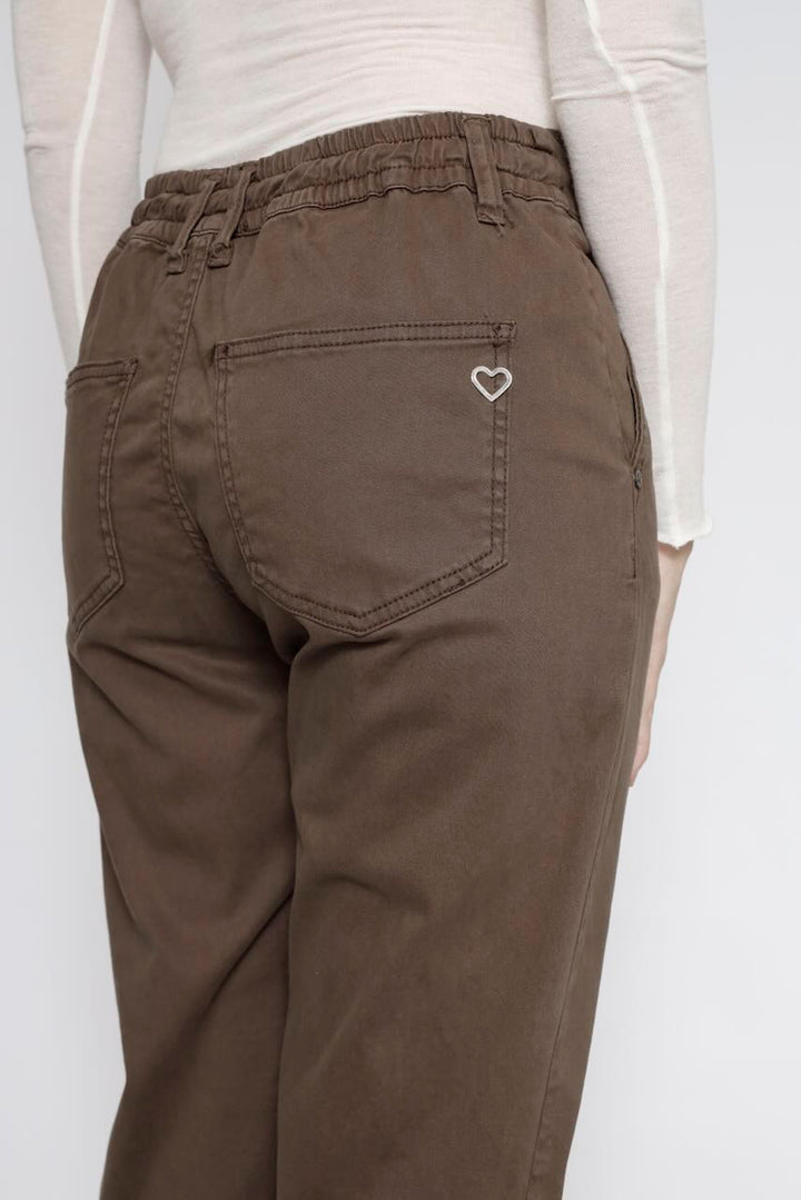 PANTALÓN P0T9BTWN3N-MARRON