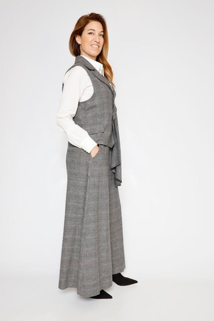 CHALECO ASIMETRICO A5BM6044-GRIS