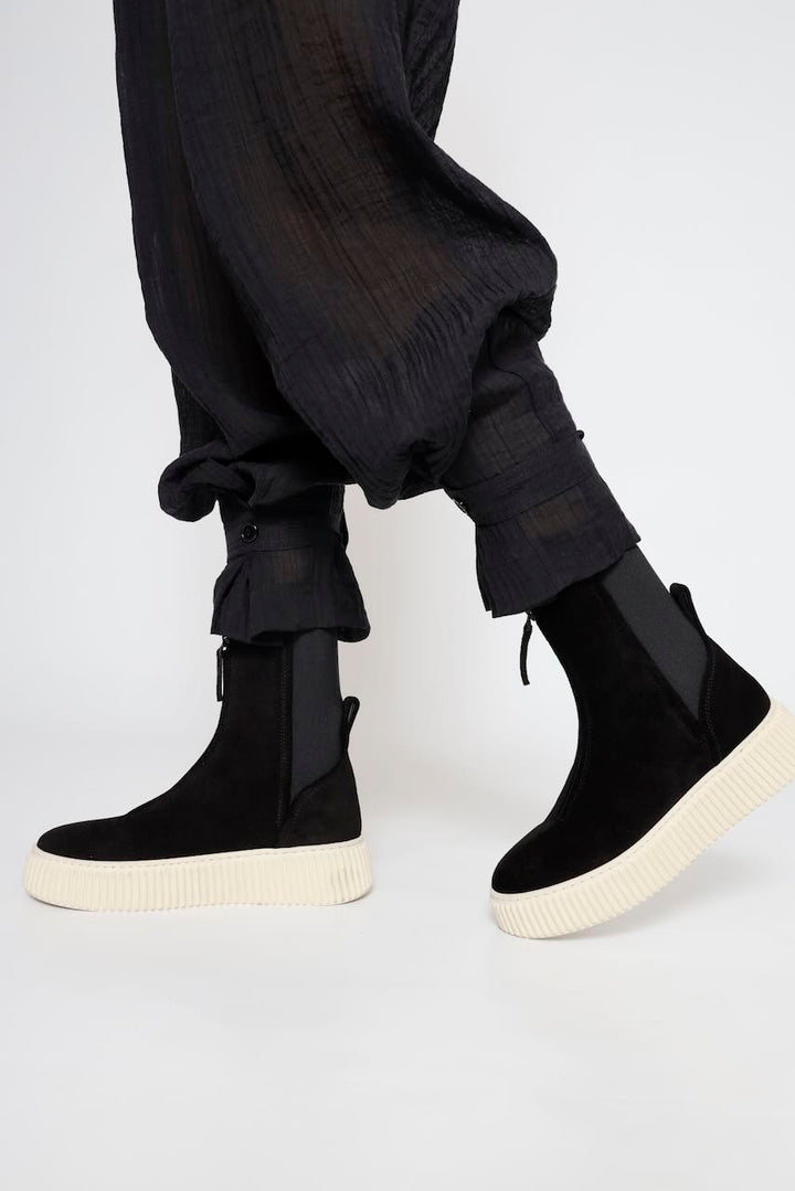 BOTIN PIEL ANTE NEGROCREMALLERA FRONTAL 6081-NEGRO