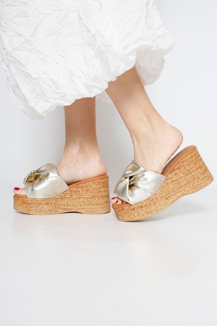 SANDALIA CUÑA 57950-ORO