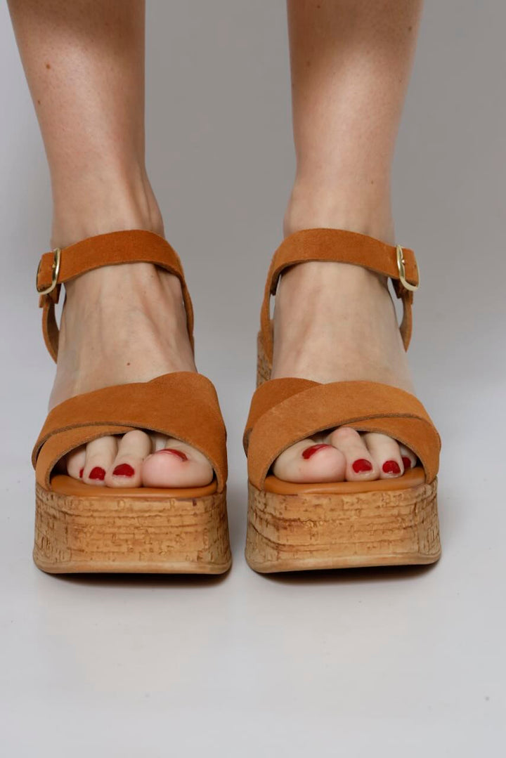 SANDALIA CUÑA 57657-CAMEL